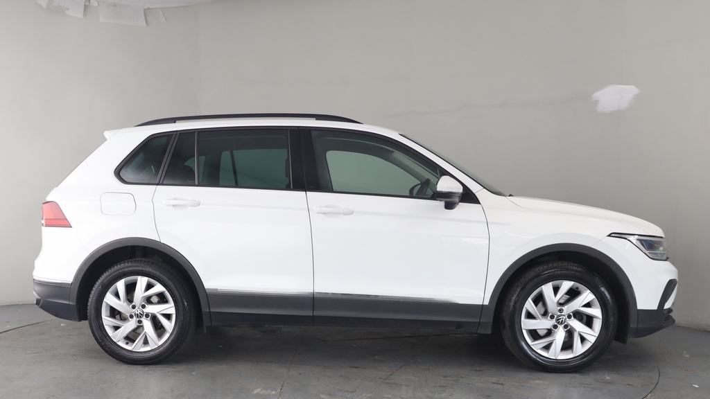 Volkswagen Tiguan 1.5 Tsi Life Suv Euro 6 Ss 1 CA22MVJ White #3