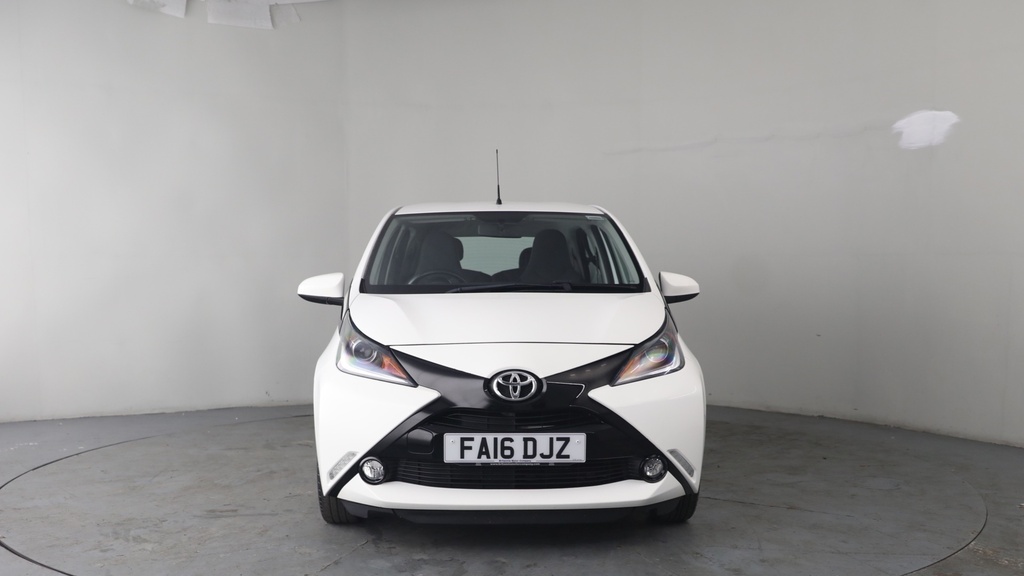 Toyota Aygo 1.0 Vvt-i X-pression Hatchback X-shift White #4