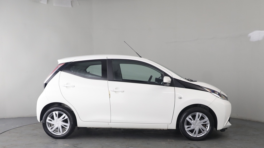 Toyota Aygo 1.0 Vvt-i X-pression Hatchback X-shift White #3