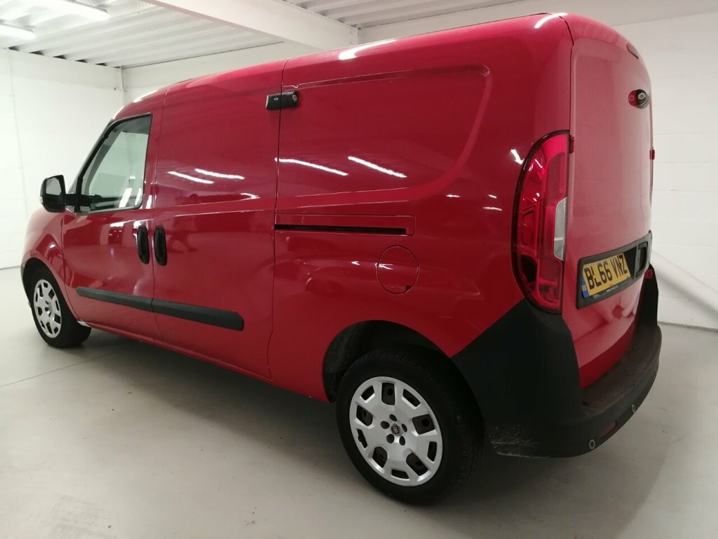 Fiat Doblo Mpv Red #2