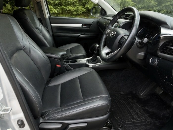 Toyota HILUX 2.4 D-4d Invincible CX66JYC Silver #2