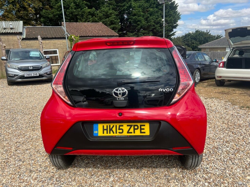Toyota Aygo 1.0 Vvt-i X-play Red #4