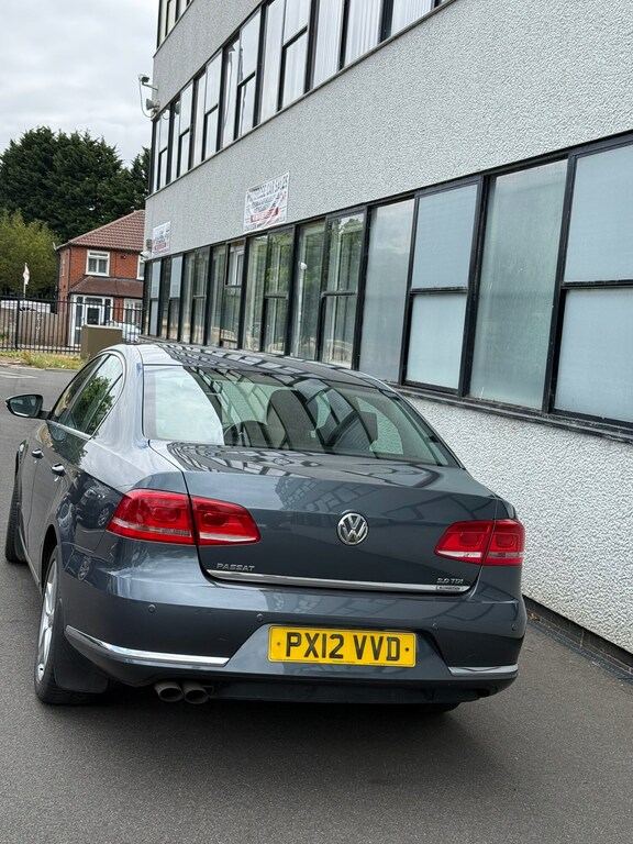 Volkswagen Passat 2.0 Tdi Bluemotion Tech Se Grey #4