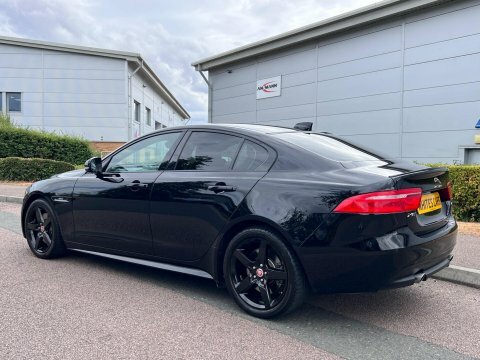 Jaguar XE 2017 17 2.0I Black #6