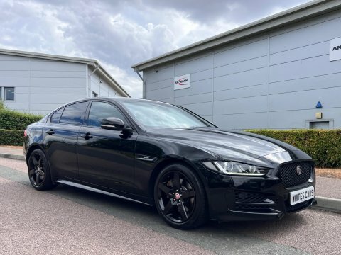 Jaguar XE 2017 17 2.0I Black