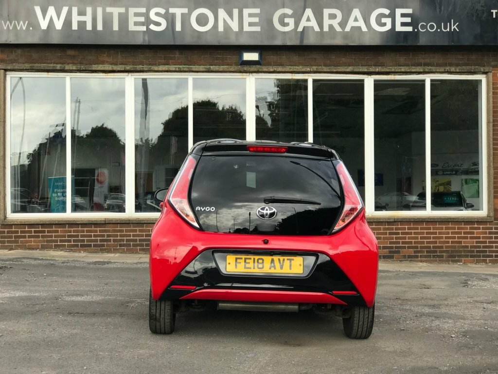 Toyota Aygo X-play Red #8
