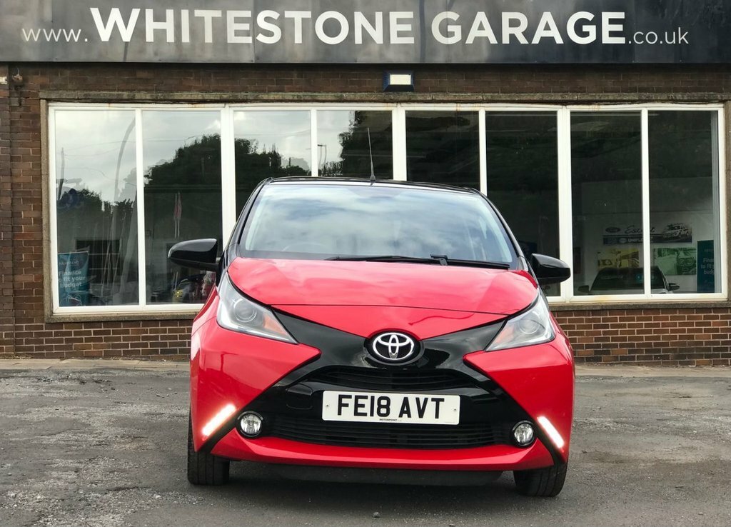 Toyota Aygo X-play Red #9