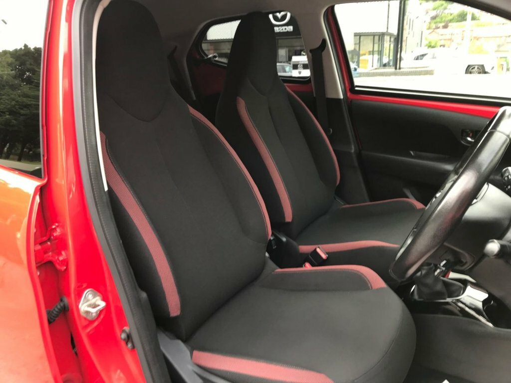 Toyota Aygo X-play Red #10