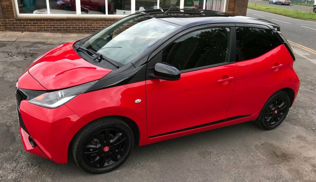 Toyota Aygo X-play Red #26