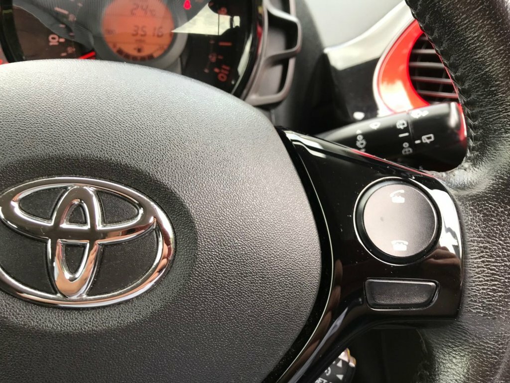 Toyota Aygo X-play Red #14