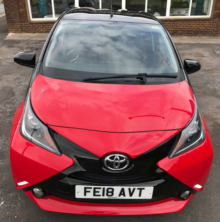 Toyota Aygo X-play Red #30