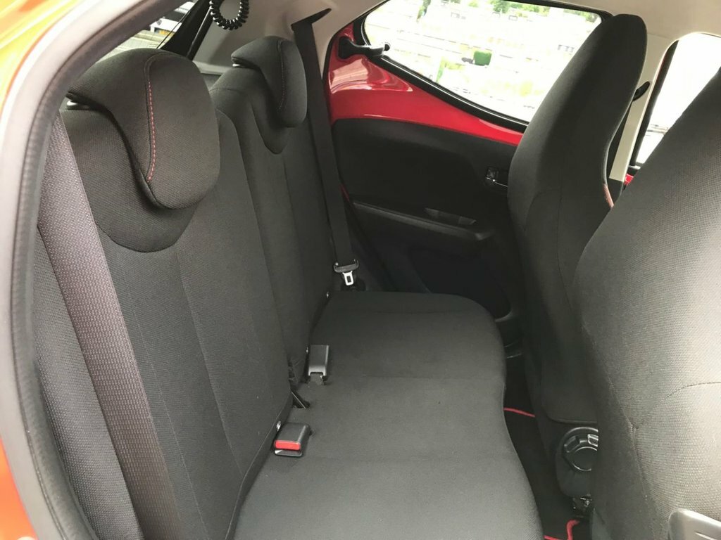 Toyota Aygo X-play Red #12