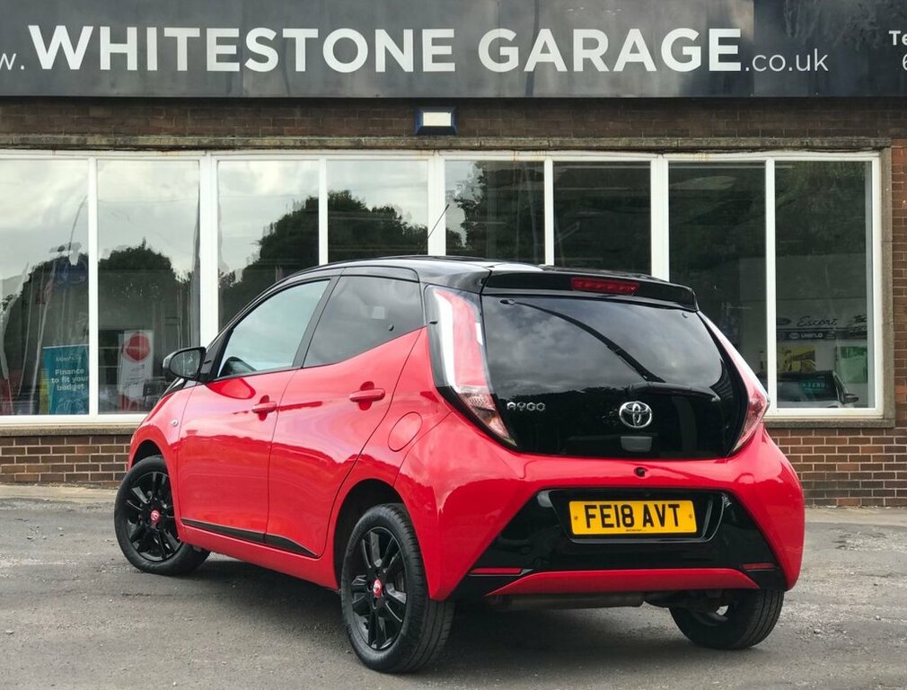 Toyota Aygo X-play Red #7