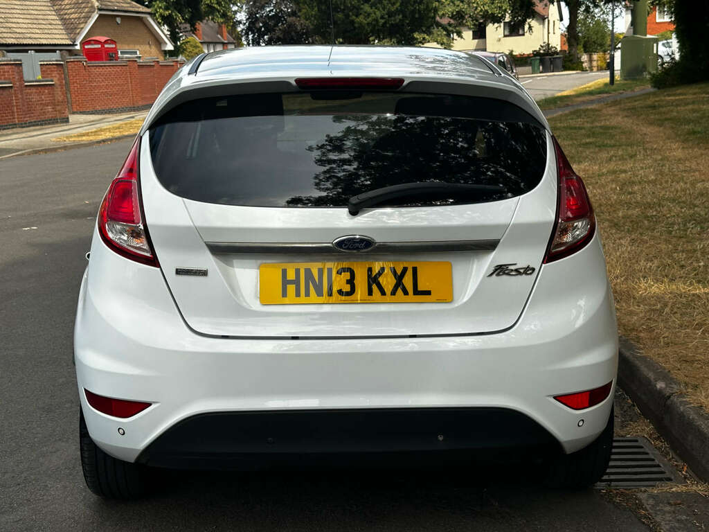 Ford Fiesta Hatchback 1.0 Fiesta Titanium 2013 HN13KXL White #6