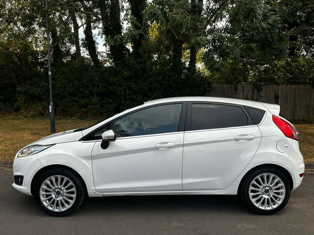 Ford Fiesta Hatchback 1.0 Fiesta Titanium 2013 HN13KXL White #4