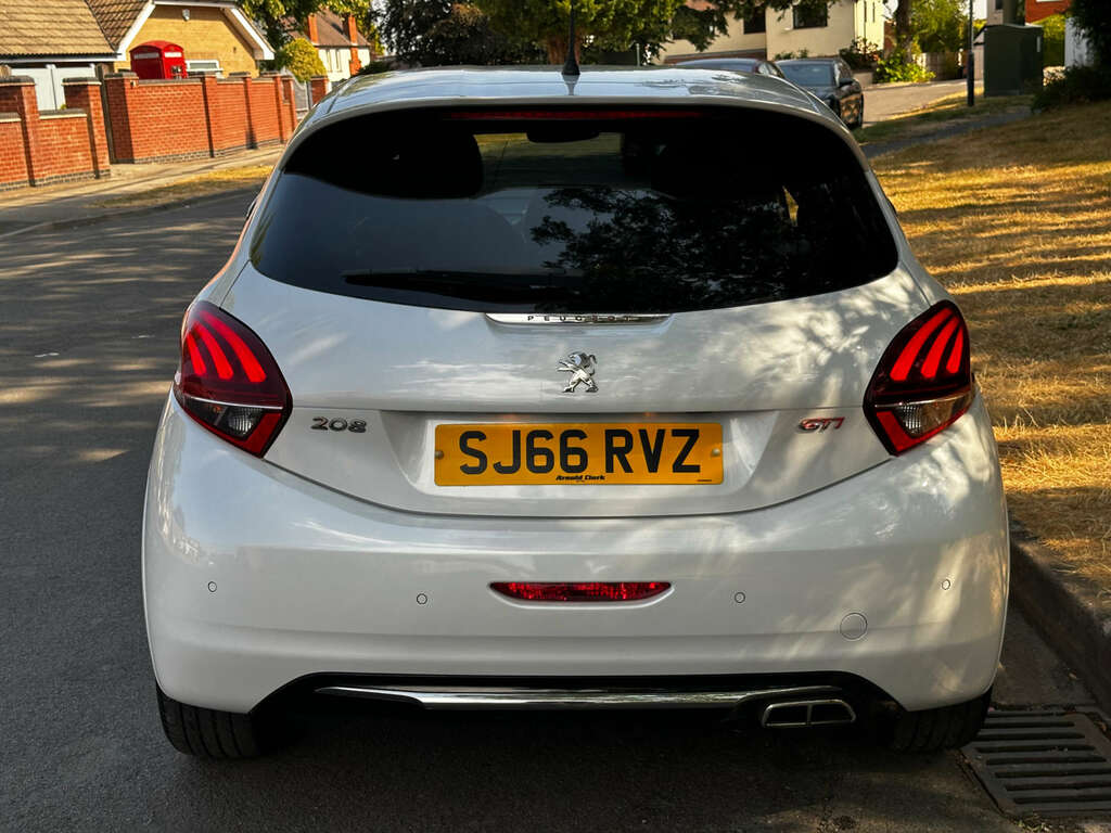 Peugeot 208 Hatchback 1.6 208 Gti Thp 2016 White #6