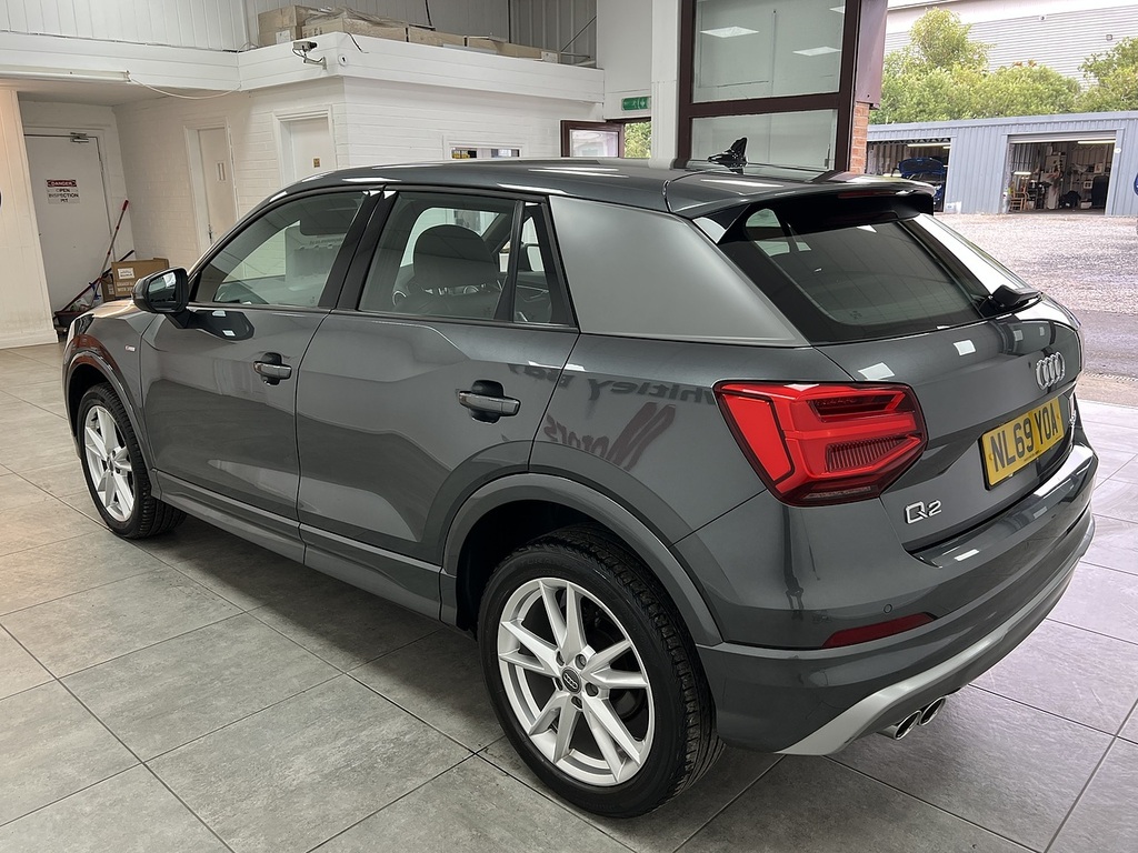 Audi Q2 Tfsi Cod S Line Grey #4
