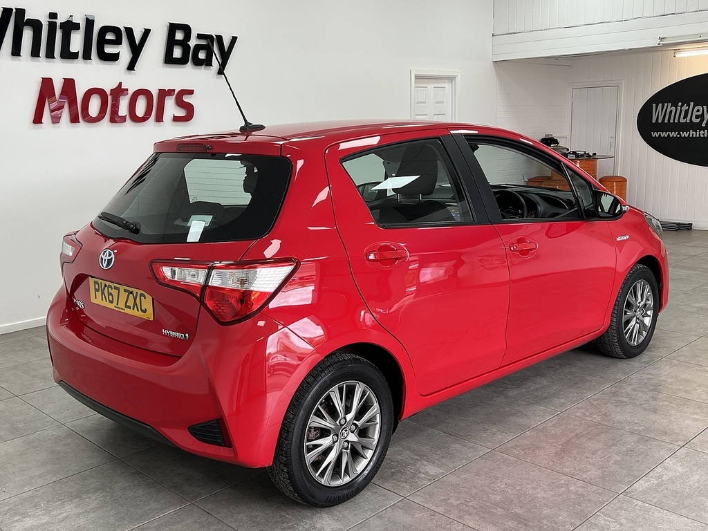 Toyota Yaris Vvt-h Icon Red #3