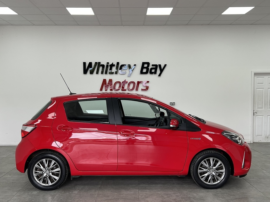 Toyota Yaris Vvt-h Icon Red #2