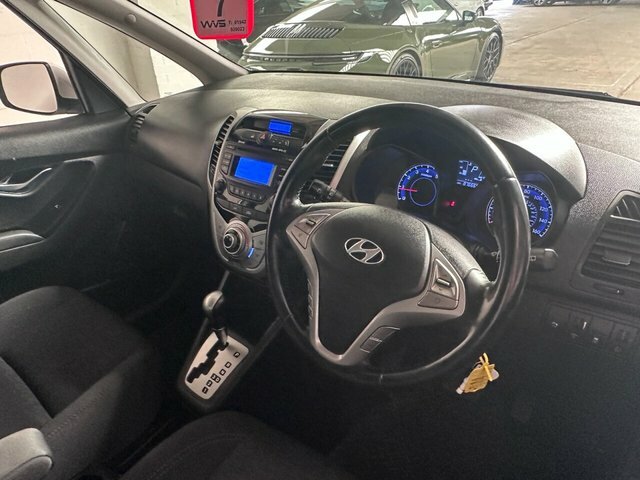 Hyundai Ix20 2015 1.6 Active Hatchback Euro 5 White #2