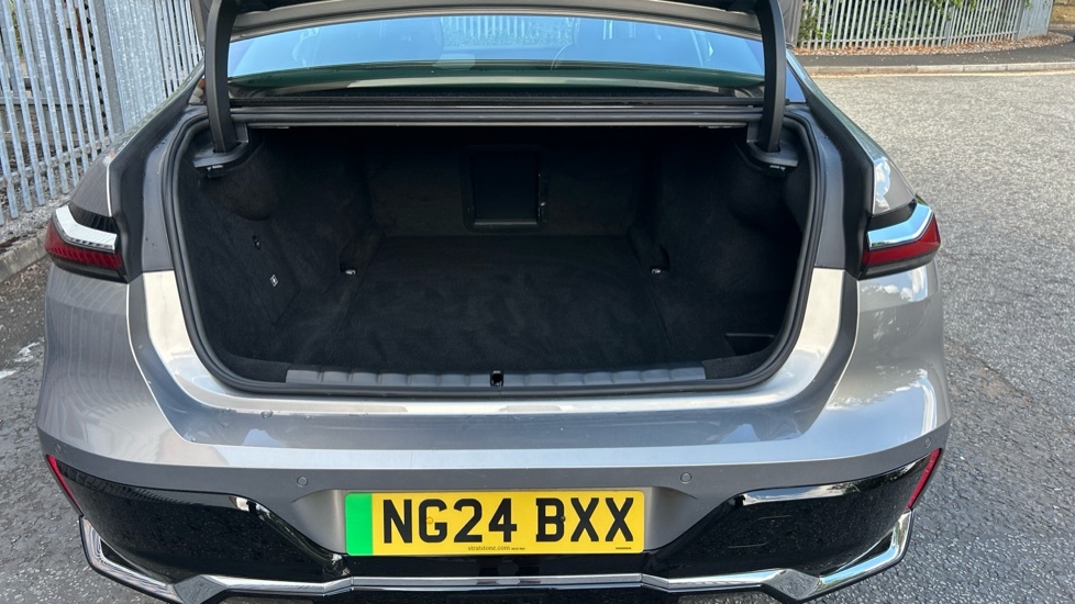 BMW i7 335Kw Edrive50 Excellence 105.7Kwh Blue #13