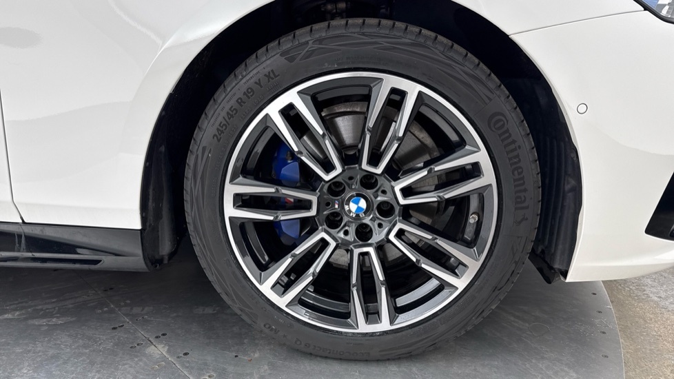 BMW 5 Series 550E Xdrive M Sport Pro 2025 Red #14