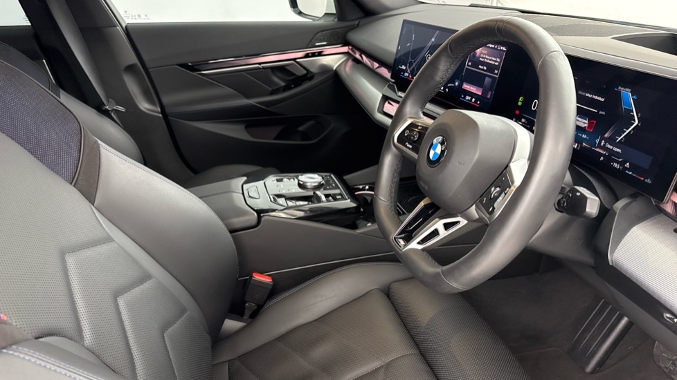 BMW 5 Series 550E Xdrive M Sport Pro 2025 Red #6