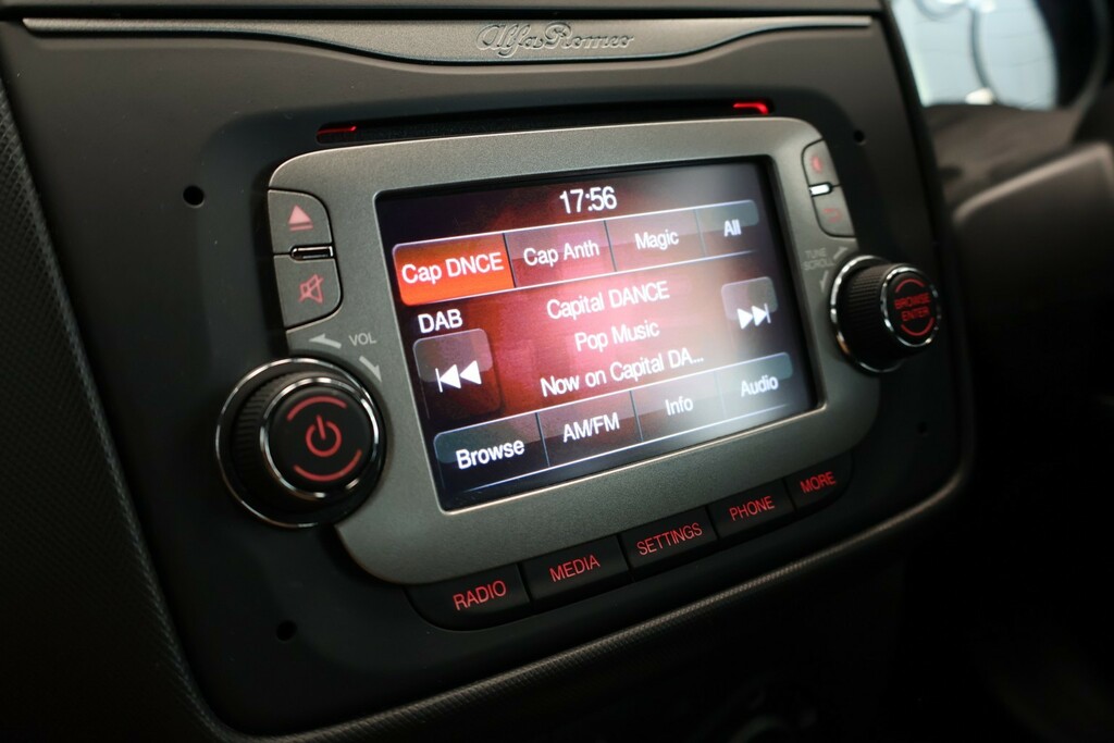 Alfa Romeo MiTo Twinair Distinctive 3-Door Red #26