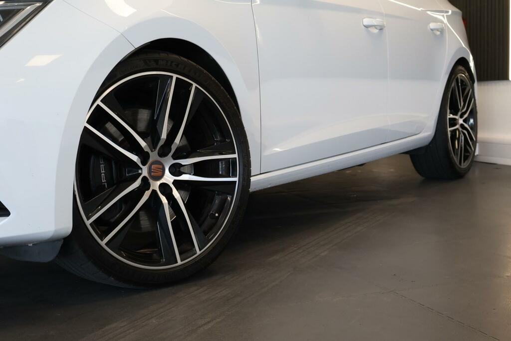 Seat Leon Hatchback 2.0 Tsi Cupra 290 201919 DV19EFG White #2