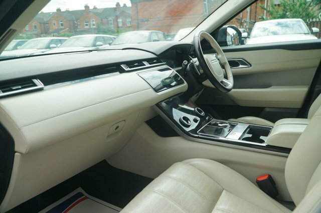 Land Rover Range Rover Velar 2018 2.0 D180 R-dynamic Hse Suv 4W Black #4