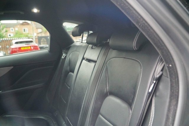 Jaguar F-Pace 2018 2.0 D180 R-sport Suv Awd Eu Grey #4