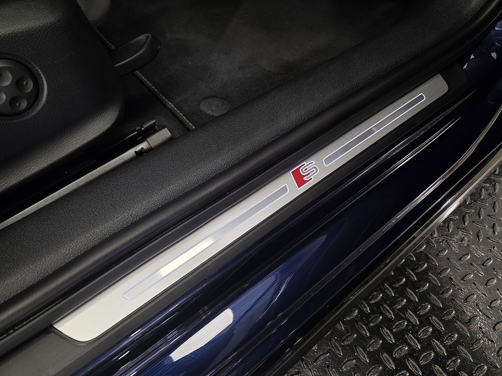 Audi A4 Avant 2.0 Tdi 35 Black Edition Estate S Troni Blue #4