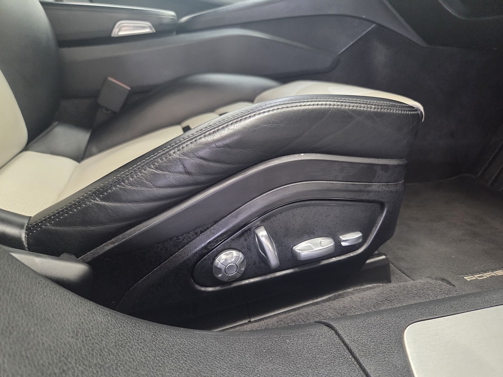 Porsche Panamera 2.9 V6 E-hybrid 14Kwh 4 Executive Saloon Petro Silver #4