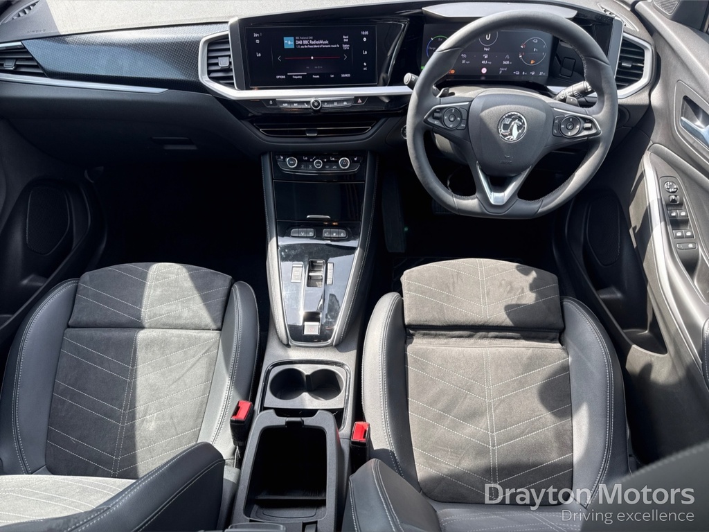 Vauxhall Grandland 1.6 14.2Kwh Ultimate Suv Plug-in Hybrid DN24OGK White #2
