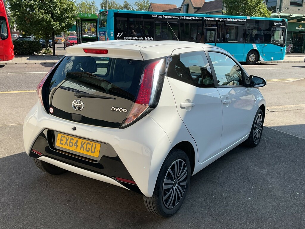 Toyota Aygo 1.0 Vvt-i X-play White #6