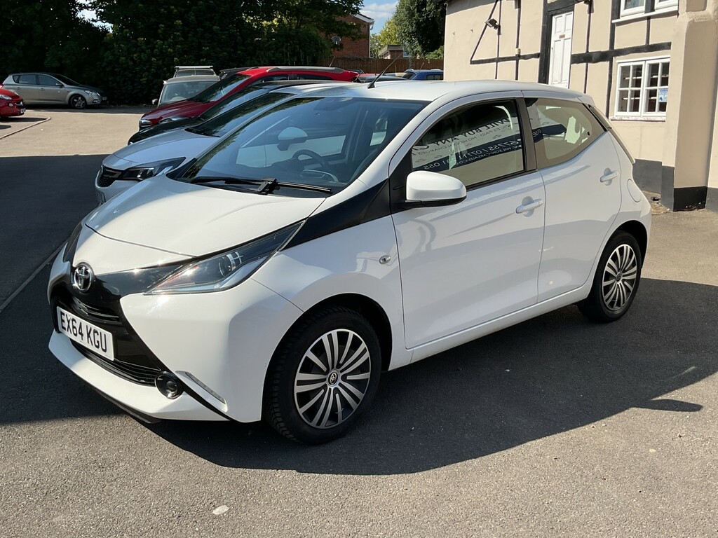Toyota Aygo 1.0 Vvt-i X-play White #3