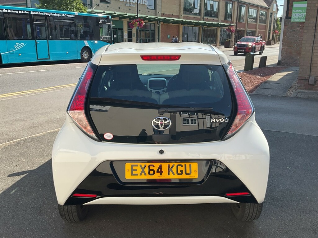 Toyota Aygo 1.0 Vvt-i X-play White #5