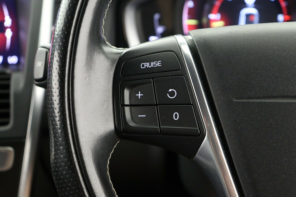 Volvo XC60 Xc60 D5 220 R Design Lux Nav Awd Geartronic Grey #22