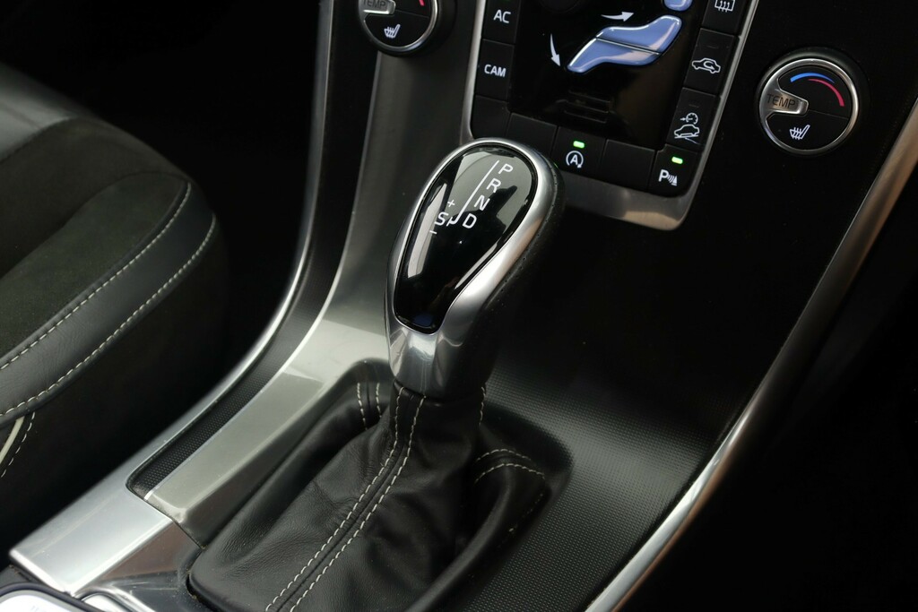 Volvo XC60 Xc60 D5 220 R Design Lux Nav Awd Geartronic Grey #21
