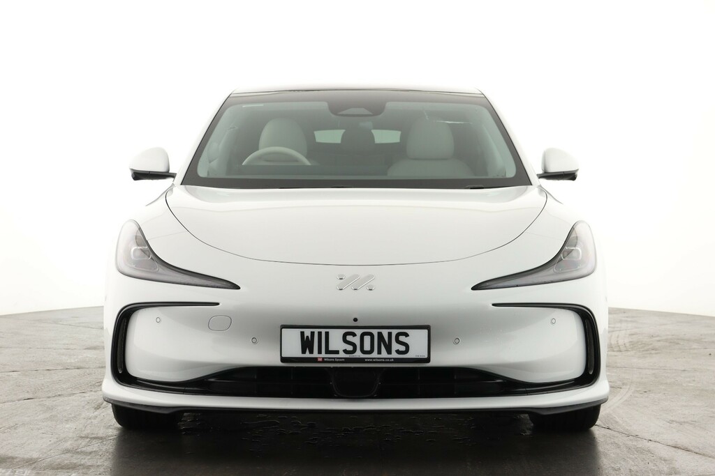 MG IM5 300Kw Long Range 100Kwh LA26FVN White #5