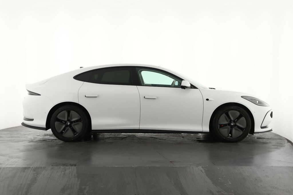 MG IM5 300Kw Long Range 100Kwh LA26FVN White #4