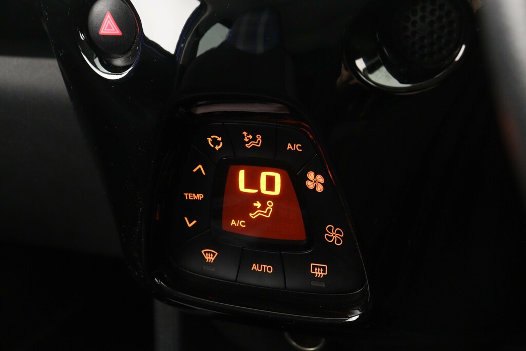Peugeot 108 Peugeot 1.0 Allure 5Spd 72Ps Black #19