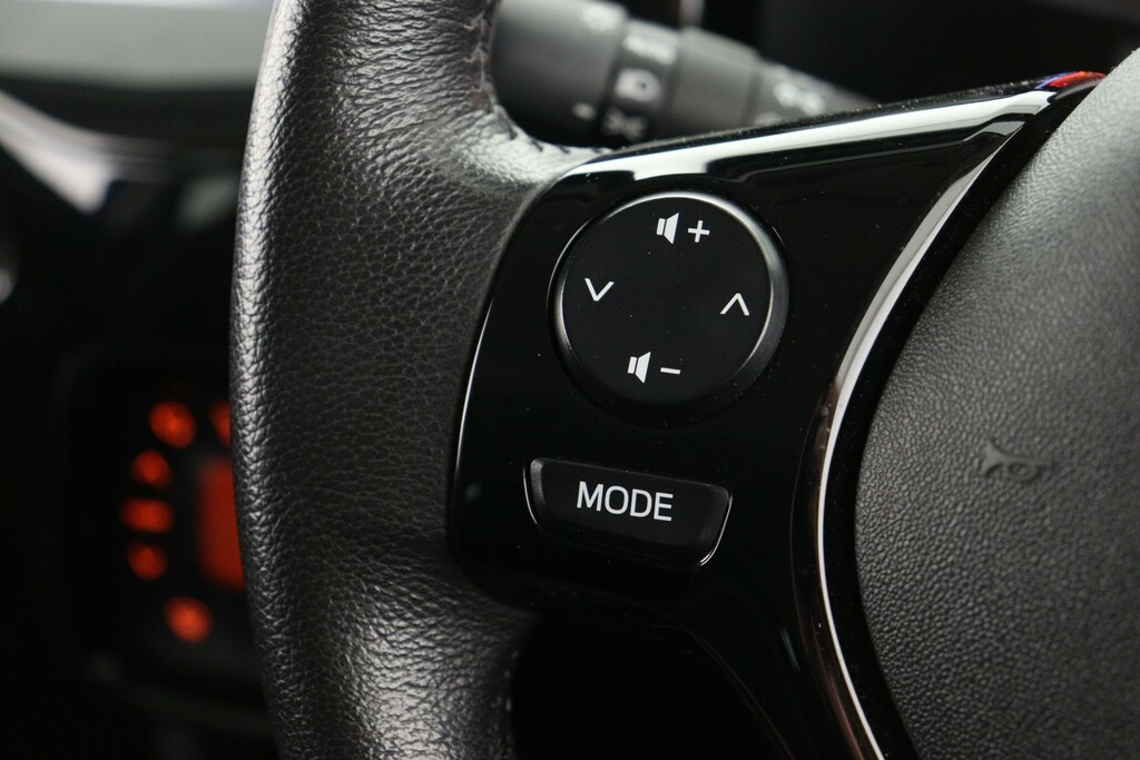 Peugeot 108 Peugeot 1.0 Allure 5Spd 72Ps Black #22