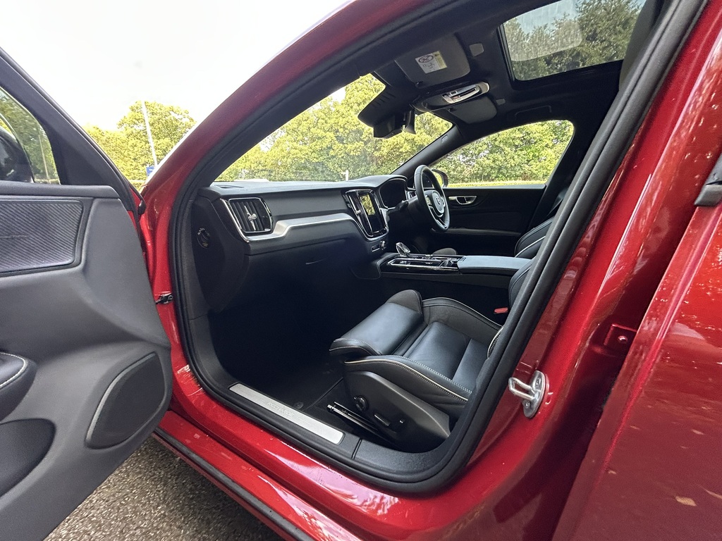 Volvo S60 S60 R-design T8 Recharge Awd A White #37