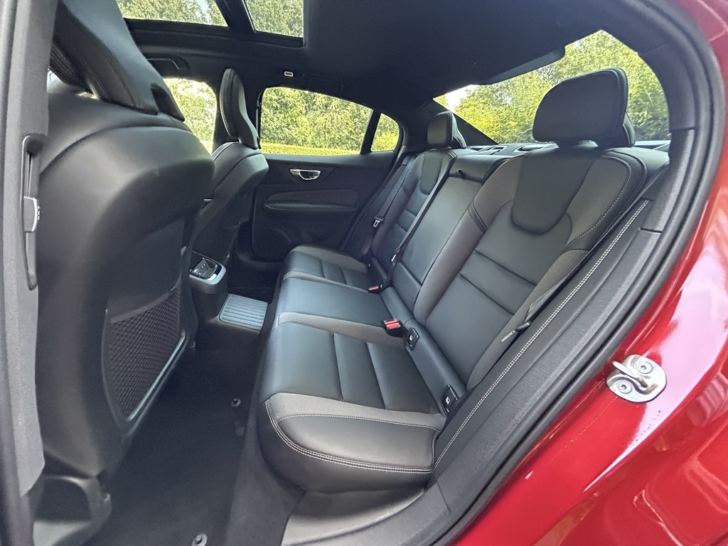 Volvo S60 S60 R-design T8 Recharge Awd A White #35