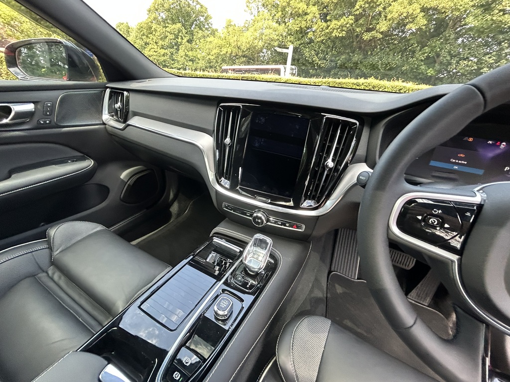 Volvo S60 S60 R-design T8 Recharge Awd A White #28
