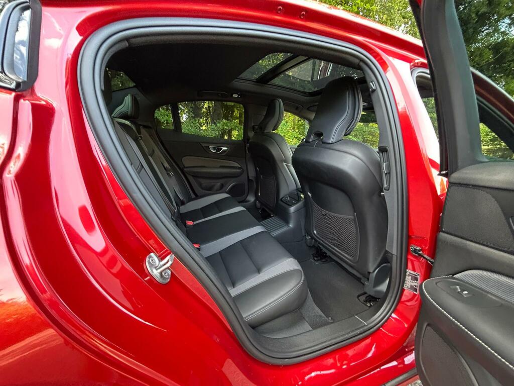 Volvo S60 S60 R-design T8 Recharge Awd A White #31