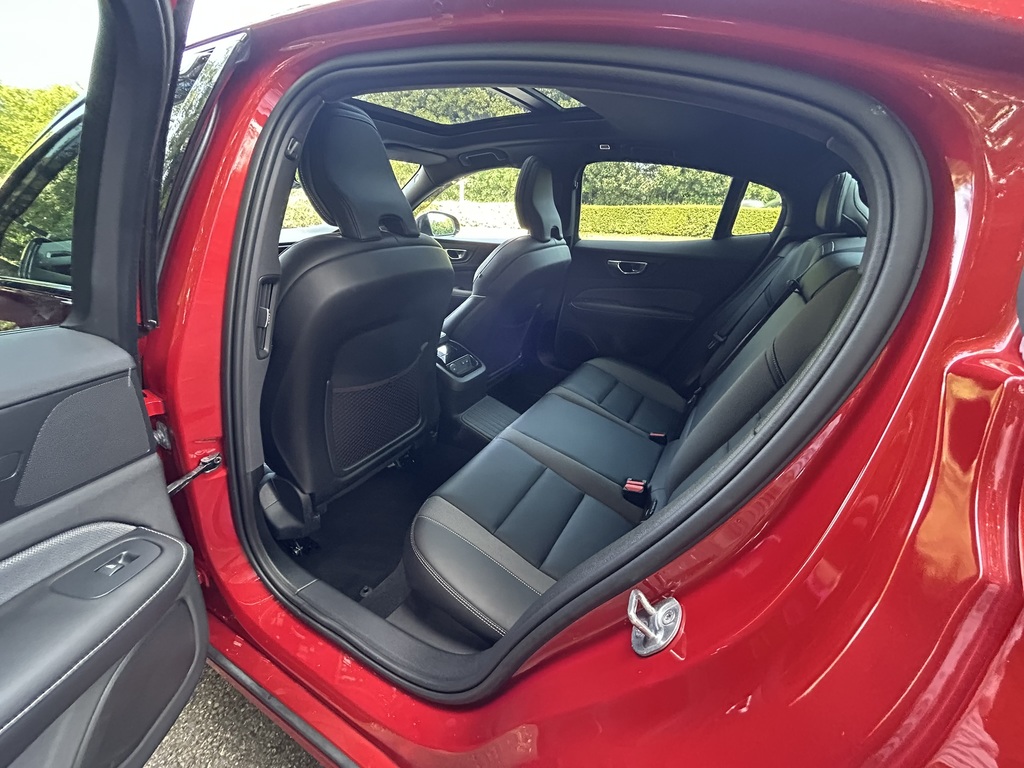 Volvo S60 S60 R-design T8 Recharge Awd A White #34