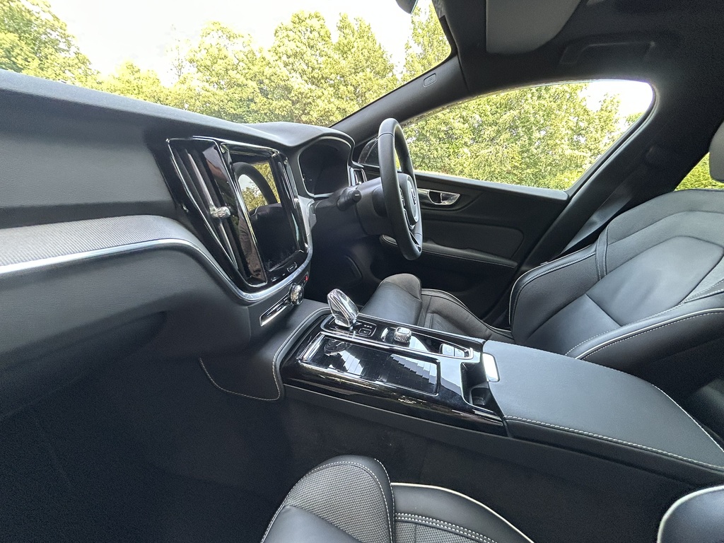Volvo S60 S60 R-design T8 Recharge Awd A White #39