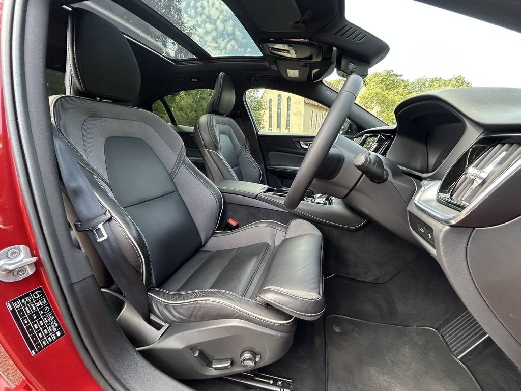 Volvo S60 S60 R-design T8 Recharge Awd A White #25